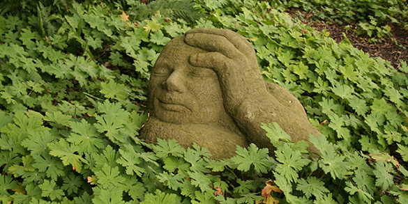 Skulptur eiern Person die sich an den Kopf fässt