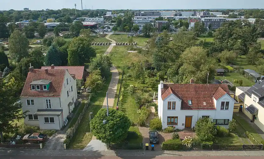 Gr&uuml;nzug an der Lilienthaler Heerstra&szlig;e aus der Vogelperspektive.  
&tilde; Bildnachweis: Studio Kramer